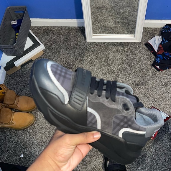 Burberry sneaker size 41 (8) worn 3 times like new - Picture 2 of 4